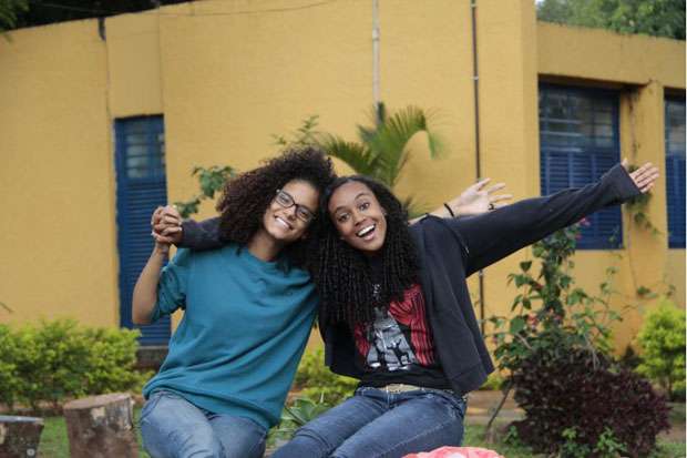 A dupla Gabrielle e Bárbara tenta uma vaga na universidade este ano