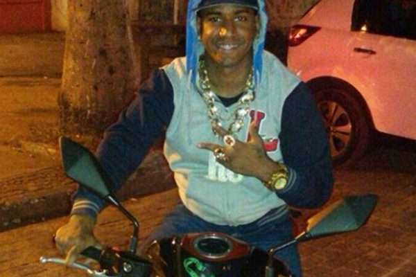 Jeferson Lino é apontado pela polícia responsável por vender maconha e outras drogas na região de Vila Aliança, Zona Oeste da cidade