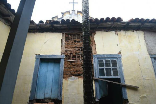 A casa Conde de Assumar, no centro histórico de Mariana, provavelmente foi construida em 1715 e está interditada por descisão judicial.