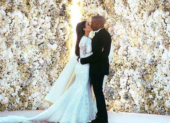 Beijo De Casamento De Kim Kardashian E A Imagem Mais Curtida Do Instagram