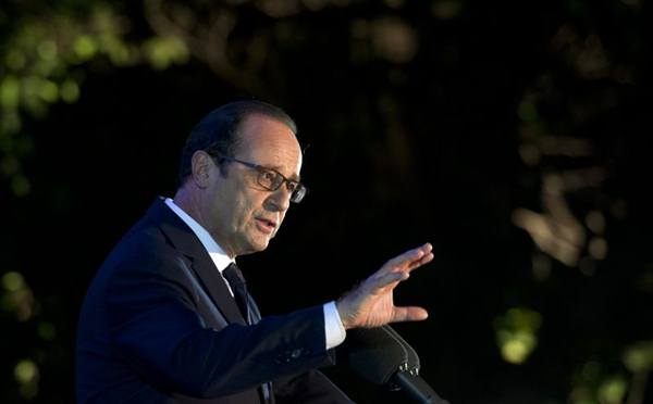 Em visita oficial ao Cazaquistão, Hollande disse que é necessária uma desescalada, primeiro verbal e depois nos movimentos de tropas na Ucrânia