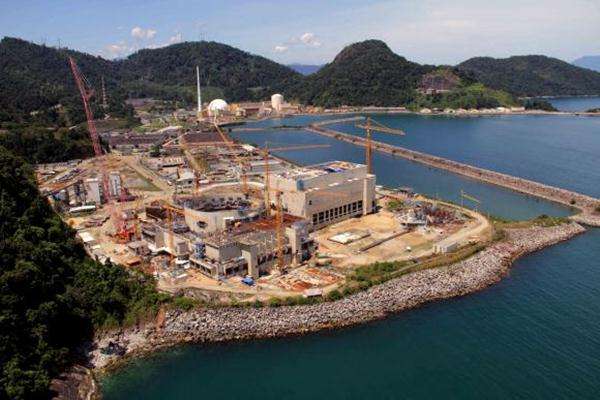 Usina Nuclear Angra 3 será a terceira usina da Central Nuclear Almirante Álvaro Alberto (CNAAA), localizada na praia de Itaorna, em Angra dos Reis (RJ)