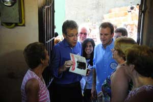 O ministro da Saúde, Arthur Chioro, e o prefeito Eduardo Paes participam, no Morro da Coroa, do Dia D de Combate à Dengue e à febre Chikungunya