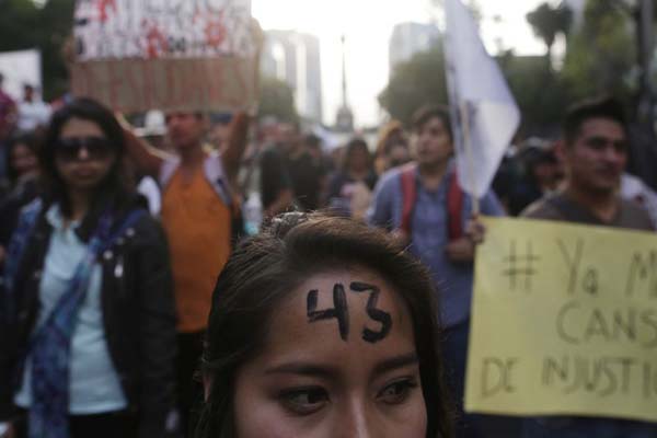 Pistoleiros disseram ter assassinado e depois incinerado os corpos dos estudantes