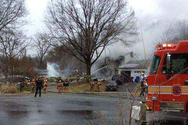 Avião atinge casa em Washington