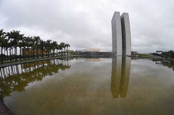 A umidade relativa do ar deve variar entre 100% e 60%