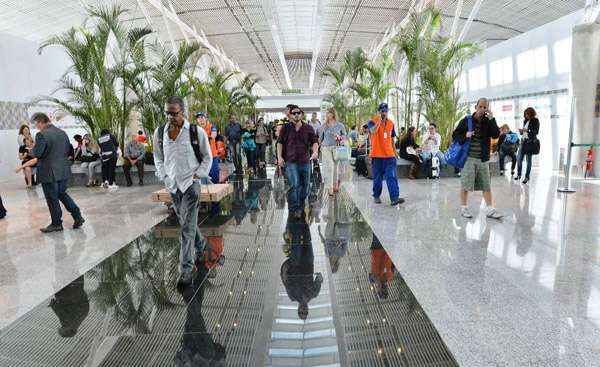 Saguão de embarque do aeroporto internacional de Brasília