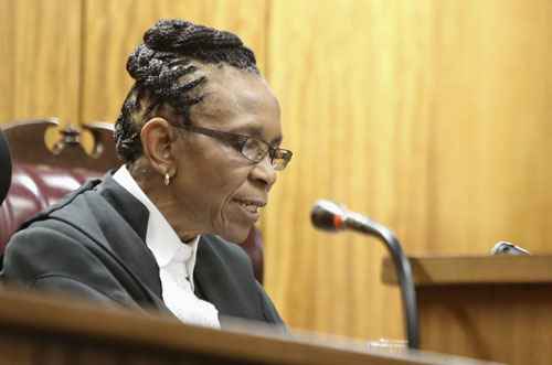 Juíza Thokozile Masipa: A promotoria destaca que não é possível considerar por fato que Pistorius não desejava matar ninguém apenas pela razão de que ele afirma isto