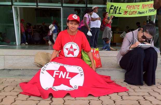 O grupo, ligado ao Movimento Brasileiro dos Sem Terra (MBST) e a Frete Nacional de Luta, Campo e Cidade (FNL), pede que a senadora não seja empossada ministra da Agricultura