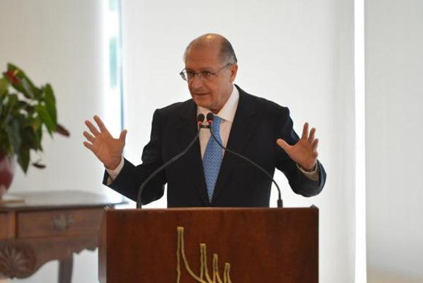 Governador Geraldo Alckmin defende aplicação de multas a quem gastar água além do permitido