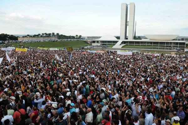 Protesto contra o PL n° 122: criminalização da homofobia parada nas eleições