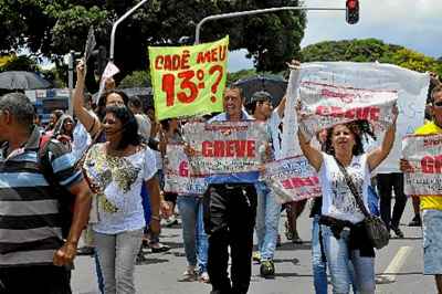 Servidores da educação, que fizeram manifestações antes do Natal, vão receber salários em janeiro