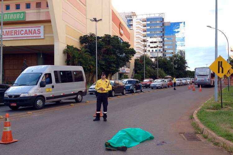 O Detran bloqueou uma faixa da W3 Sul e outra da S2