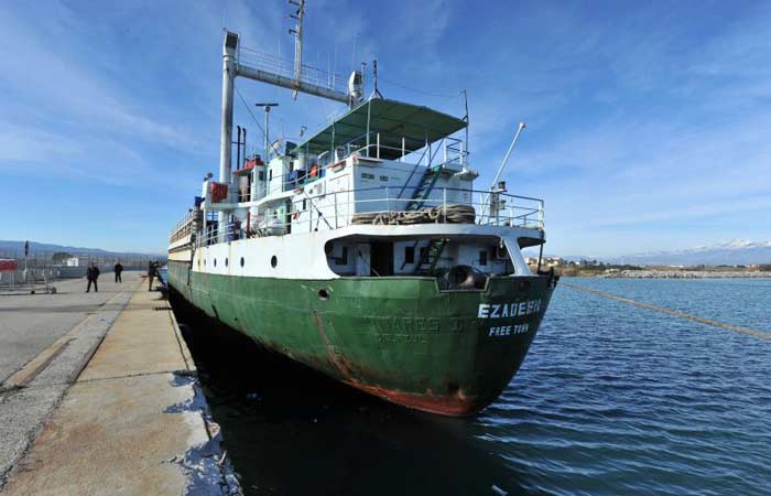 Desde o dia 20 de dezembro, três cargueiros com cerca de 2.000 pessoas a bordo, na maioria sírios, chegaram à costa italiana