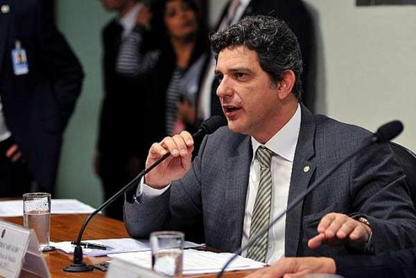 Deputado Rogério Carvalho (PT-SE) apresentou projeto de lei para que o governo controle os preços de próteses e órteses