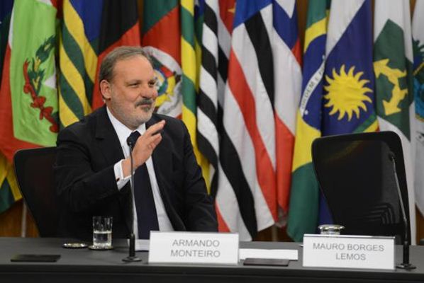 Armando Monteiro assume o Ministério do Desenvolvimento, Indústria e Comércio Exterior, em solenidade no Banco Central