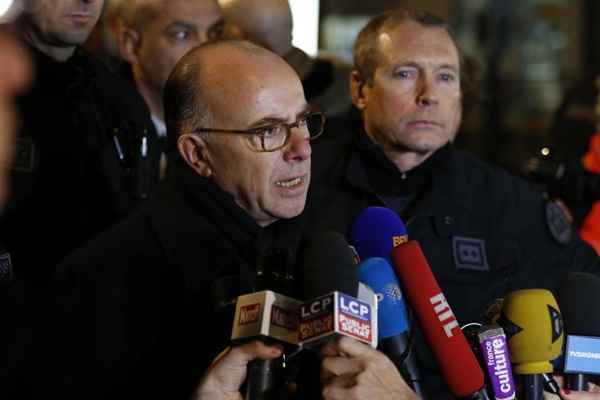 Bernard Cazeneuve disse que plano de alerta antiterrorismo será mantido nas próximas semanas