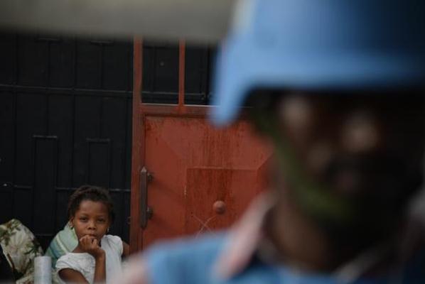 Porto Príncipe (Haiti) - Tropas da Minustah auxiliam não só na segurança, mas também em ações humanitárias