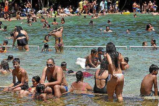 A Água Mineral atingiu a capacidade máxima de 2 mil frequentadores, ontem: muita gente ficou do lado de fora