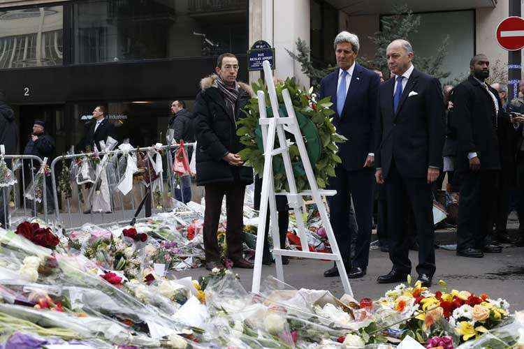 Esta homenagem tardia por parte dos Estados Unidos ocorre mais de uma semana após o primeiro atentado