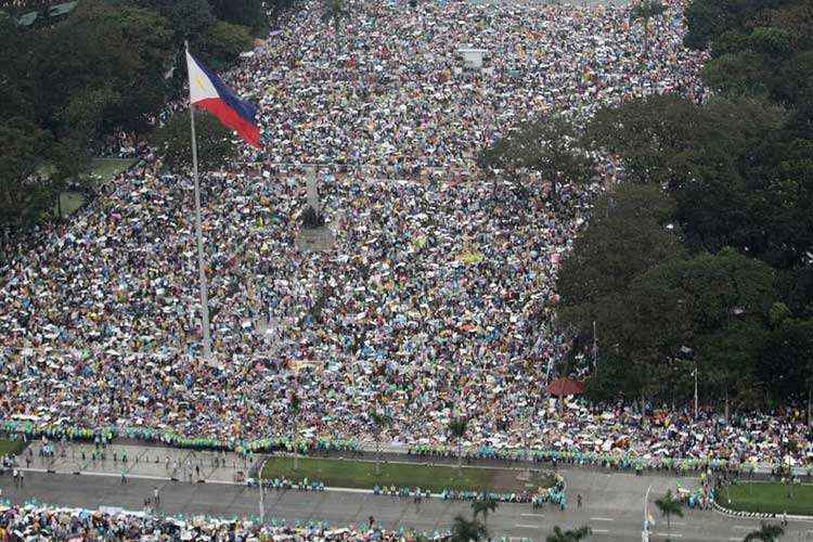 Seis milhões lotam a missa neste domingo, em Manila