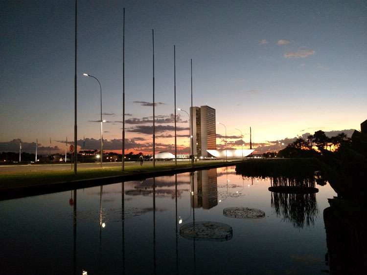 Amanhecer em Brasília: até amanhã, o Inmet alerta que o calor e a baixa umidade vão continuar