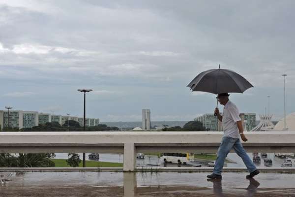 Chuva é registrada em vários pontos da cidade