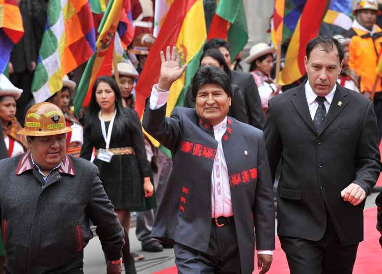 Morales assume o novo mandato com um importante apoio popular e o domínio no Congresso