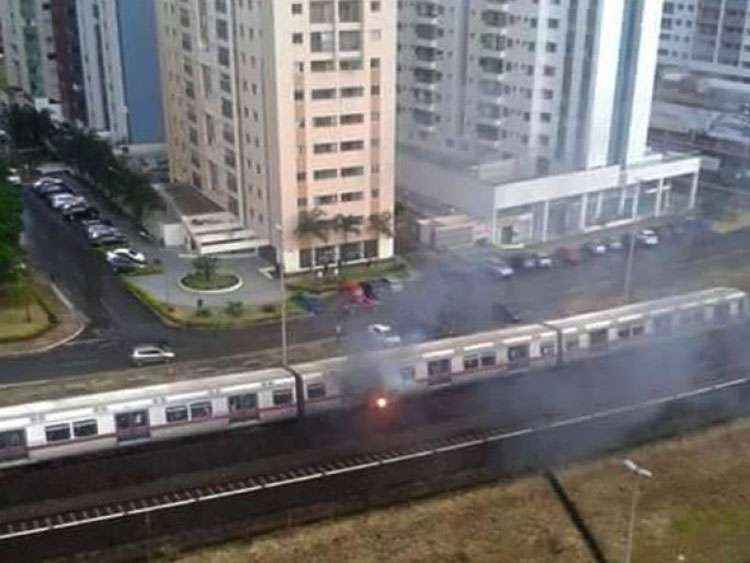 Pane fez o metrô parar em Águas Claras: houve incêndio em dois vagões, e os passageiros tiveram que descer nos trilhos