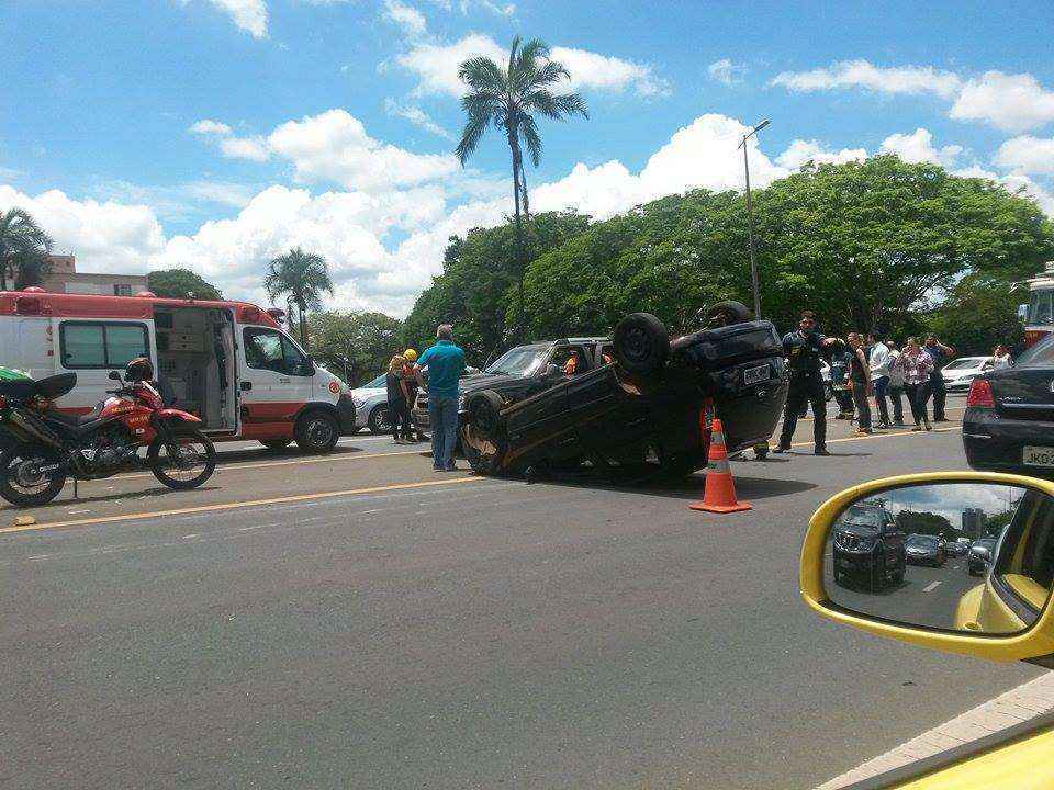 Um homem de 35 anos ficou ferido e foi socorrido ao Hospital de Base  com fraturas no braço direito