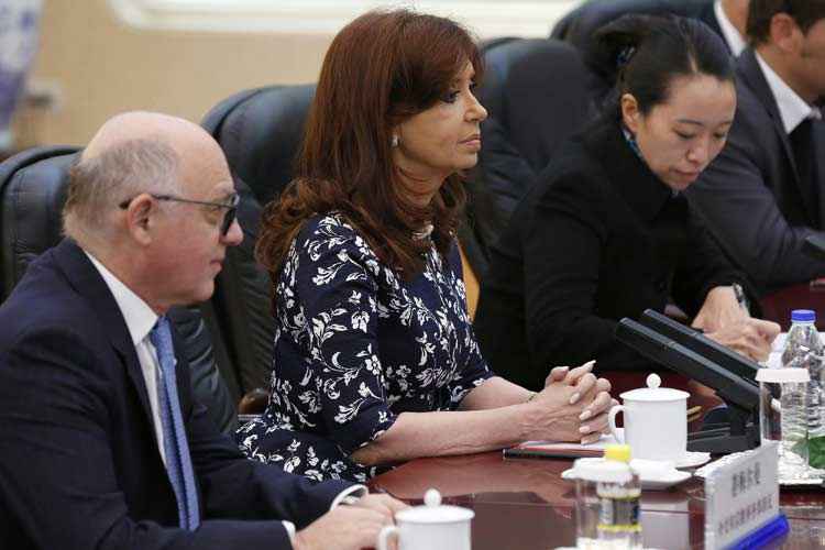 Presidente da Argentina, Cristina Fernández de Kirchner participa de reunião no Grande Palácio do Povo, em Pequim