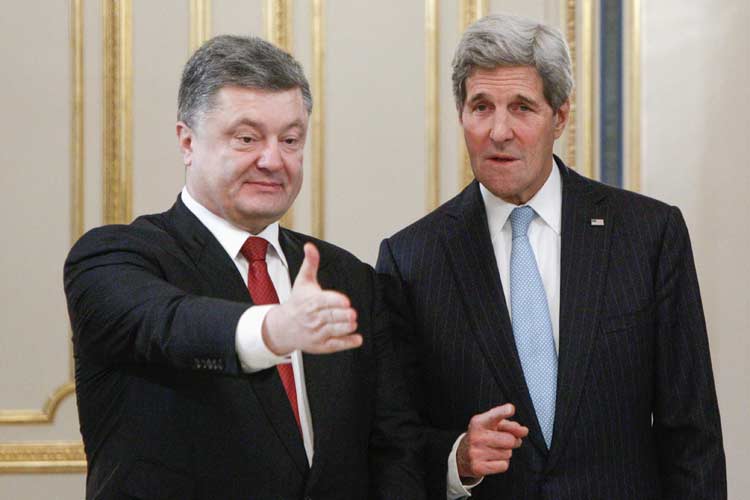 O aecretário de Estado americano John Kerry se reúne com presidente da Ucrânia Petro Poroshenko