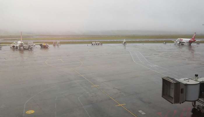 Após uma sexta-feira caótica, o terminal voltou a ser fechado neste sábado devido ao mau tempo. O aeroporto registrou 50 cancelamentos até o início da tarde