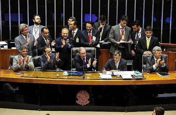 Parlamentares aprovaram projeto que obriga a execução mínima de emendas pela União; novos deputados terão R$ 10 milhões no Orçamento deste ano