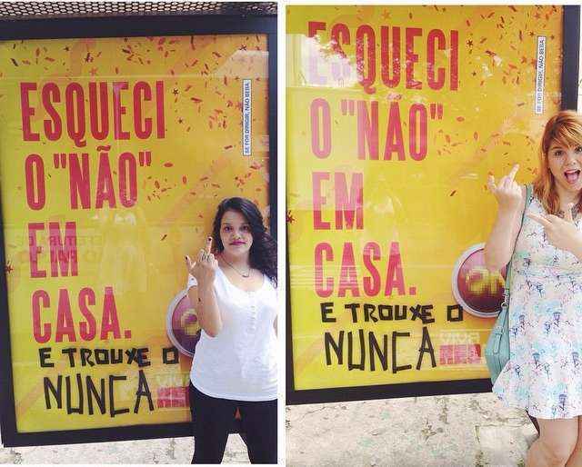 Publicitária publicou uma foto que mostra um anuncio 'customizado' e relatou que a campanha de carnaval espalhava frases que induzem à perda do controle