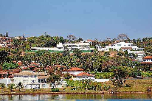 Casas do Lago Sul, quase sempre com terrenos muito grandes: TLP pode passar dos R$ 1 mil em alguns casos