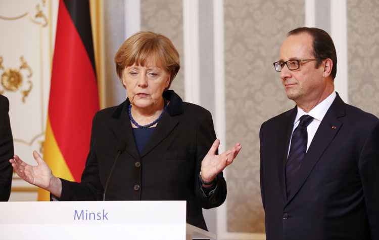 Angela Merkel e François Hollande participam da reunião em Minsk que negocia um acordo de paz para o leste da Ucrânia