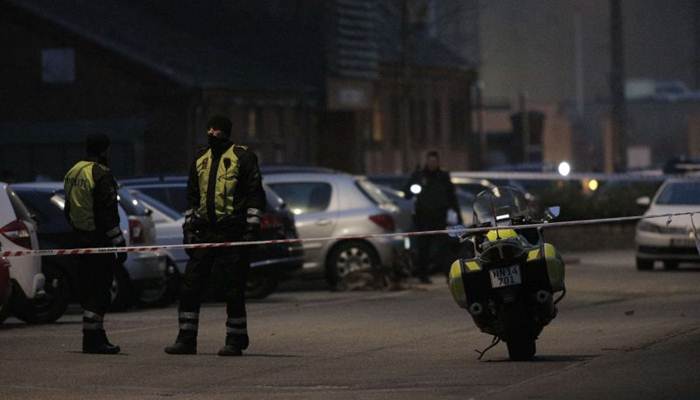 Três policiais ficaram feridos na tentativa de proteger o lugar, onde se encontrava o embaixador da França François Zimeray