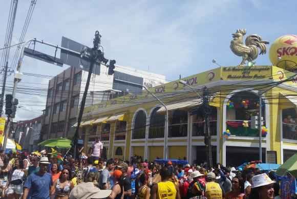 Foliões comemoram o Carnaval 2015 em Recife no Bloco Galo da Madrugada