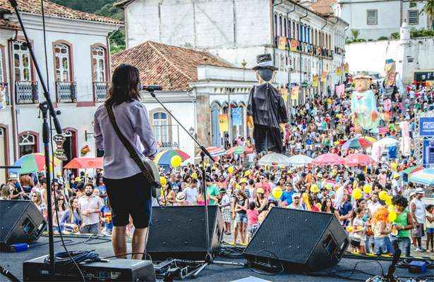 Apresentação da banda Desorquestra no final da tarde deste sábado, na Praça Tiradentes