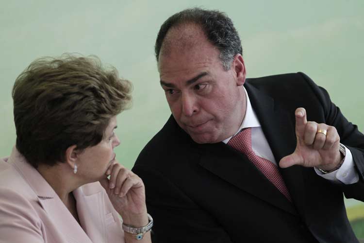 Dilma Rousseff conversa com Fernando Bezerra Coelho: o senador foi ministro da Integração Nacional da petista e defende a retomada da aliança