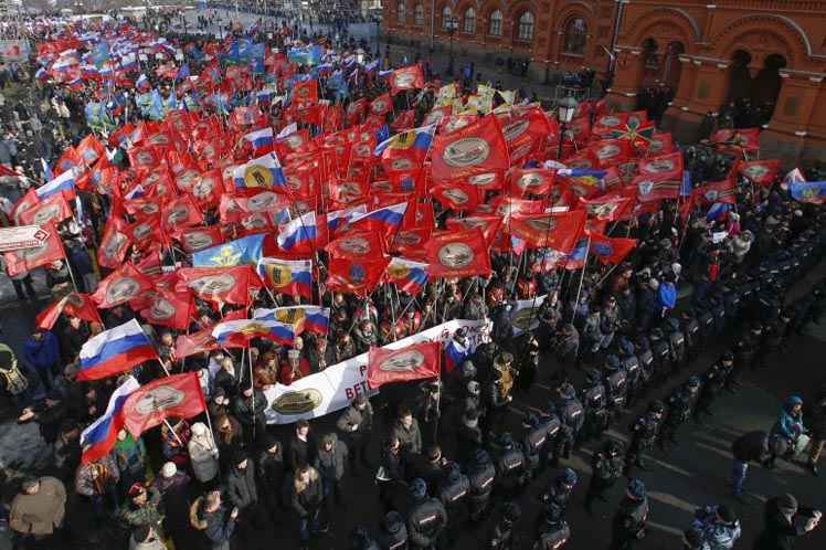 Os manifestantes são contra revoltas populares como a da Ucrânia em 2014