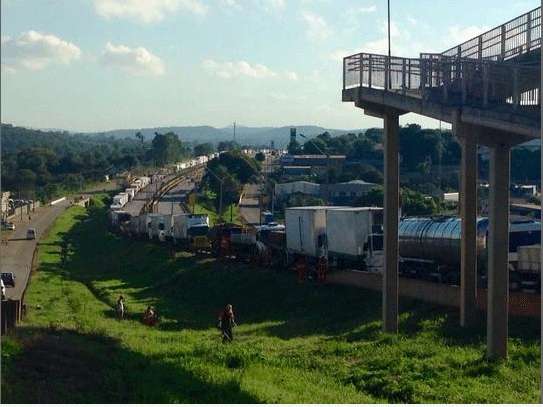 A interdição da BR-381 teve início às 5h do domingo (22/2)