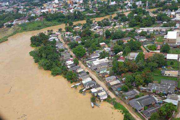 Em Assis Brasil o Rio Acre já baixou mais de 3,5 metros. Agora, a preocupação maior é em Brasileia e Epitaciolândia, onde o rio continua subindo