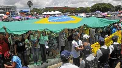 Na última segunda-feira, milhares de professores se reuniram em frente ao Palácio do Buriti: decisão de paralisar as atividades