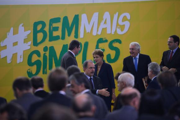 A presidenta Dilma Rousseff lança Programa Bem Mais Simples Brasil e o Sistema Nacional de Baixa Integrada de Empresas, em cerimônia no Palácio do Planalto