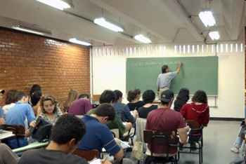 O Programa Educação de Jovens e Adultos vai aplicar mais de  R$ 11 milhões para a criação de 6.219 vagas