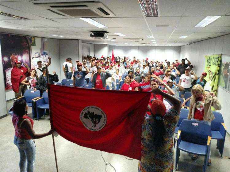 Membros do MST impedem continuidade de debate sobre aprovação de transgênicos na CNTBio