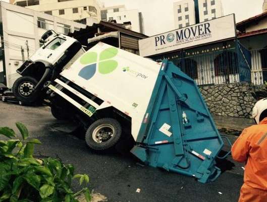 Guardas municipais foram acionados e isolaram o local. BHTrans pede para que motoristas evitem passar pela região