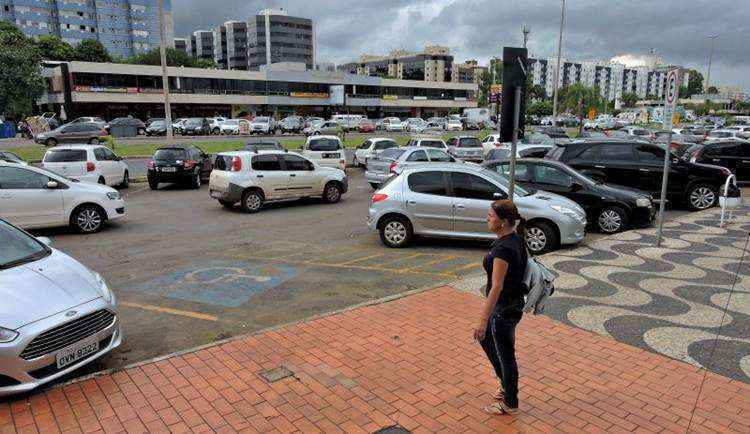 Comerciantes da cidade criaram um grupo no WhatsApp para avisarem uns aos outros sobre pessoas estranhas rondando as lojas